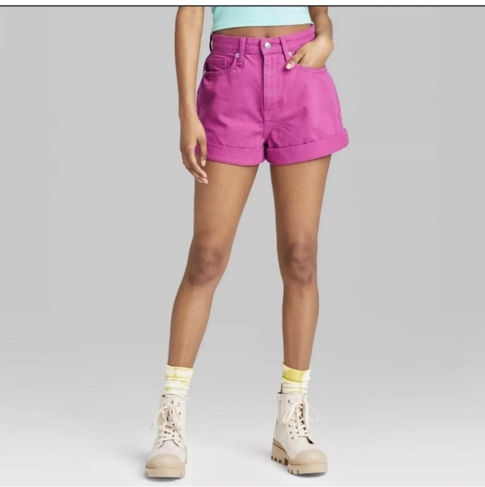 NWT Women's Super-High Rise Rolled Cuff Mom Jean Shorts